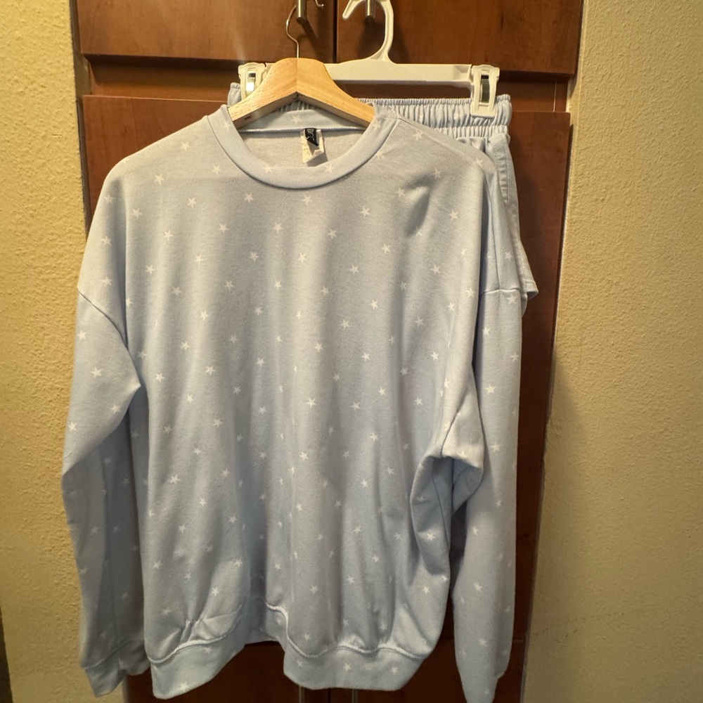 Onzie Sky Blue Star Pattern Crewneck and Shorts Set